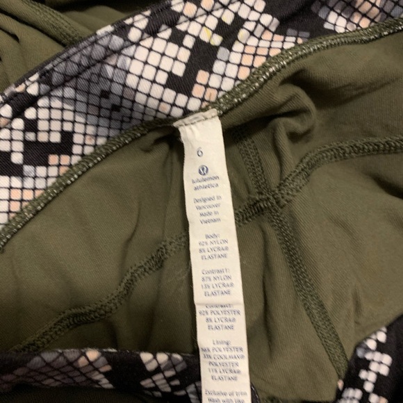 Lulu Lemon Cropped Joggers - Picture 3 of 3